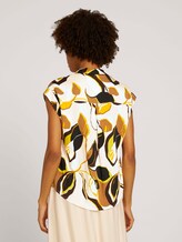 Short-sleeved blouse with a pattern - Women - brown green leaves design Short-sleeved blouse with a pattern - Women - brown green leaves design - 2 - Mine to five