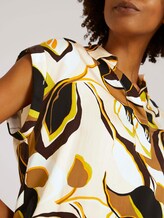 Short-sleeved blouse with a pattern - Women - brown green leaves design Short-sleeved blouse with a pattern - Women - brown green leaves design - 9 - Mine to five