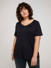 Curvy - T-Shirt mit Spitze - Frauen - Deep Black Curvy - T-Shirt mit Spitze - Frauen - Deep Black - 1 - My True Me