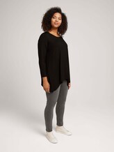 Curvy - long t-shirt with an asymmetric hemline - Women - deep black Curvy - long t-shirt with an asymmetric hemline - Women - deep black - 3 - My True Me