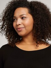 Curvy - long t-shirt with an asymmetric hemline - Women - deep black Curvy - long t-shirt with an asymmetric hemline - Women - deep black - 9 - My True Me