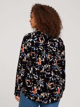 Plus - Bluse aus fließender Viskose - Frauen - abstract flower pattern Plus - Bluse aus fließender Viskose - Frauen - abstract flower pattern - 2 - My True Me