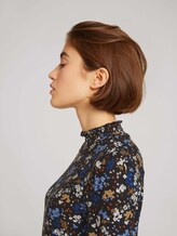 Gemusterte Bluse mit Kragen Detail - Frauen - black blue flower print Gemusterte Bluse mit Kragen Detail - Frauen - black blue flower print - 9 - TOM TAILOR Denim