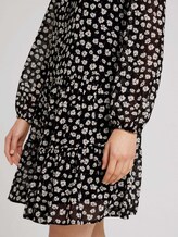 Gemustertes Kleid aus fließenden Chiffon - Frauen - black flower print Gemustertes Kleid aus fließenden Chiffon - Frauen - black flower print - 9 - TOM TAILOR Denim