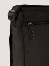 Jon Umhängetasche mit Überschlag aus recycletem Polyester - Männer - schwarz / black Jon Umhängetasche mit Überschlag aus recycletem Polyester - Männer - schwarz / black - 17 - TOM TAILOR