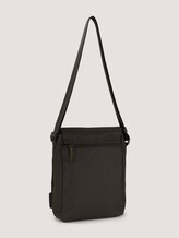 Jon Umhängetasche mit Überschlag aus recycletem Polyester - Männer - schwarz / black Jon Umhängetasche mit Überschlag aus recycletem Polyester - Männer - schwarz / black - 8 - TOM TAILOR