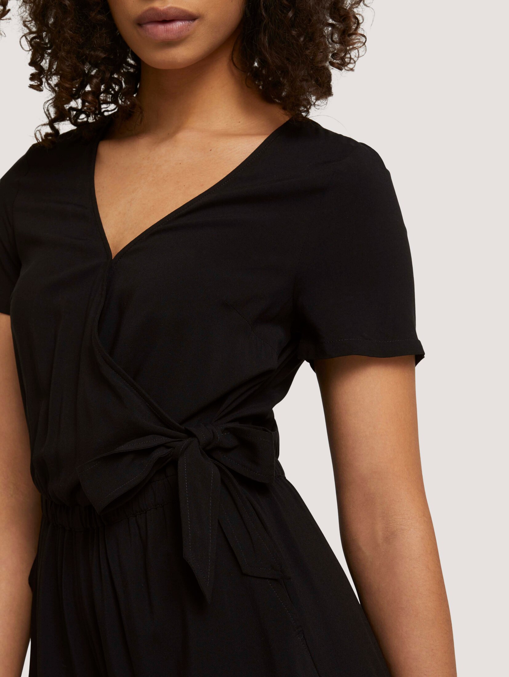 Kurzer Jumpsuit in Wickeloptik von TOM TAILOR Denim