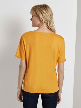 Lockeres T-Shirt mit kleiner Stickerei Lockeres T-Shirt mit kleiner Stickerei - 2 - Tom Tailor E-Shop Kollektion