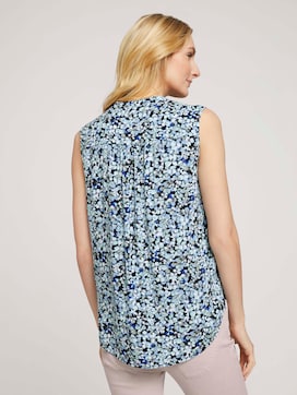 Sleeveless blouse with a floral print - 2 - TOM TAILOR