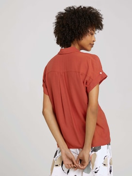 Short-sleeved shirt blouse with a chest pocket - 2 - Mine to five