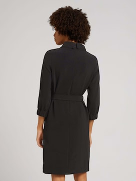 Stand-up collar dress with a belt - 2 - Mine to five