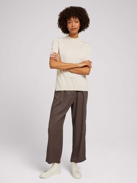 Pleated trousers with a belt - 3 - Mine to five