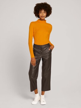 loose-fit trousers made of faux leather - 3 - Mine to five