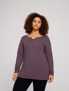 Plus - a long-sleeved shirt with a notched neckline - 5 - My True Me