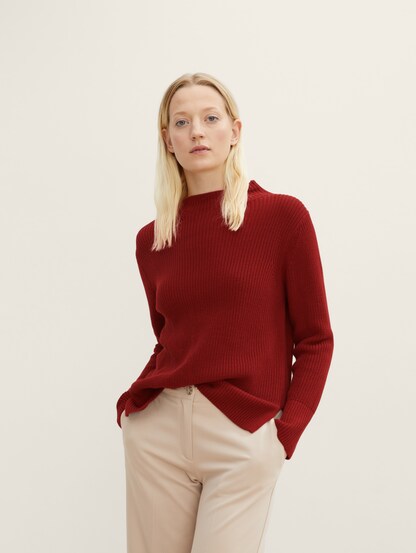 Stand up outlet collar jumper