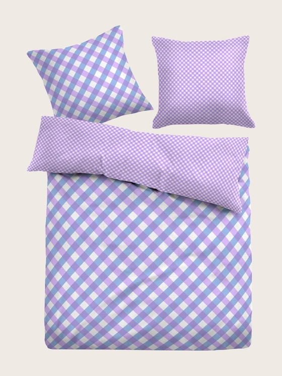Bed linen with a diagonal check