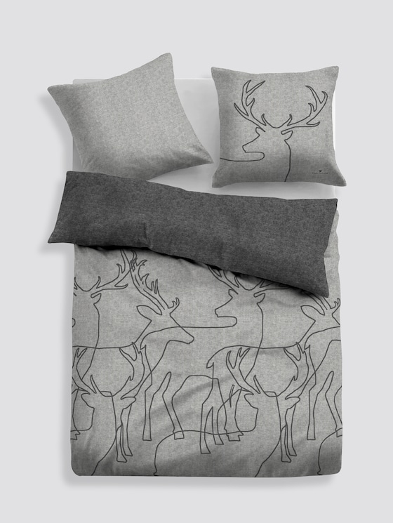 patterned, reversible bed linen