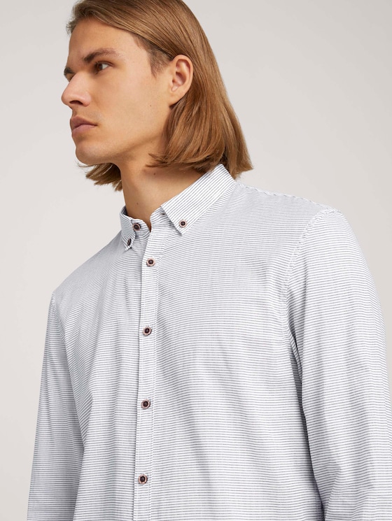 Light-weight shirt with pattern