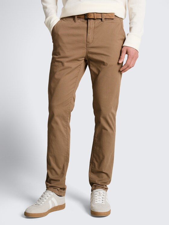 Chino Hose mit Gürtel von Denim Male, Honey Camel beige