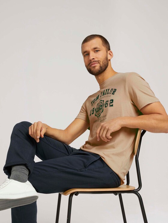 T-Shirt mit Logo-Print - Männer - Sandy Beige T-Shirt mit Logo-Print - Männer - Sandy Beige - 5 - TOM TAILOR