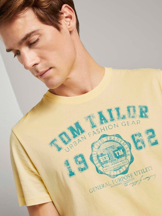 T-Shirt mit Logo-Print - Männer - pale straw yellow T-Shirt mit Logo-Print - Männer - pale straw yellow - 9 - TOM TAILOR