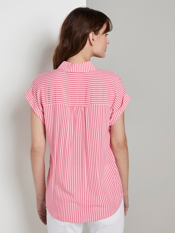 Kurzärmlige Bluse mit Kent-Kragen - Frauen - pink offwhite stripes Kurzärmlige Bluse mit Kent-Kragen - Frauen - pink offwhite stripes - 2 - TOM TAILOR