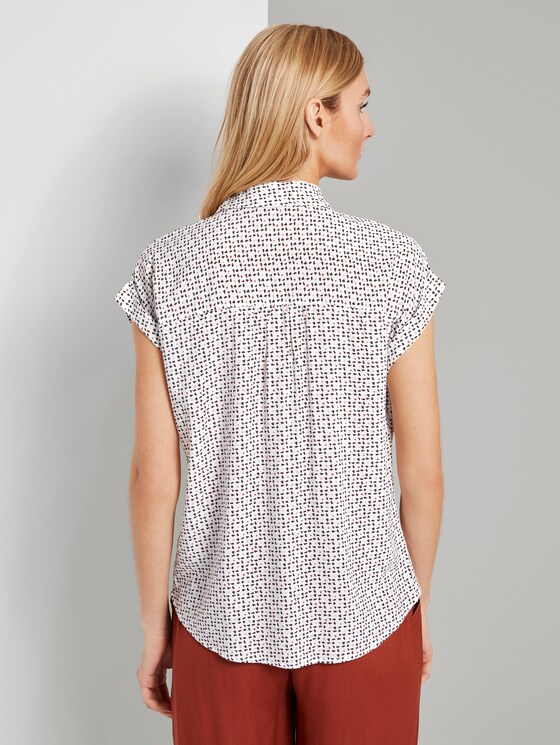 Kurzärmlige Bluse mit Kent-Kragen - Frauen - white geometric design Kurzärmlige Bluse mit Kent-Kragen - Frauen - white geometric design - 2 - TOM TAILOR