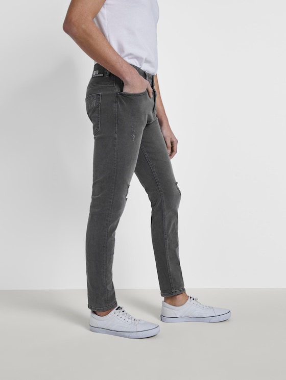 mens grey tapered jeans