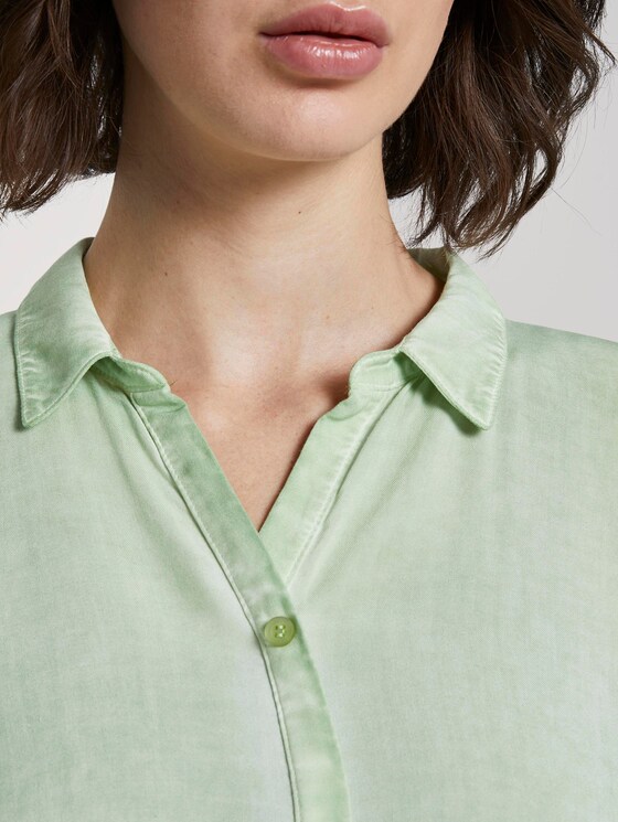 Blouse top with a decorative button tab - Women - sundried turf green Blouse top with a decorative button tab - Women - sundried turf green - 9 - TOM TAILOR