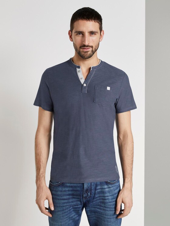 Gestreiftes Henley-T-Shirt - Männer - cyber grey yarndye stripe Gestreiftes Henley-T-Shirt - Männer - cyber grey yarndye stripe - 1 - TOM TAILOR