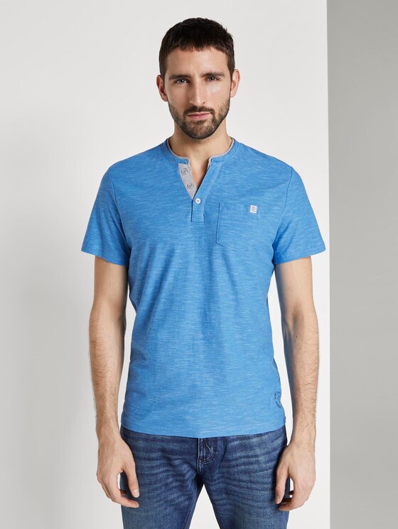 Gestreiftes Henley-T-Shirt - Männer - blue fine stripe Gestreiftes Henley-T-Shirt - Männer - blue fine stripe - 1 - TOM TAILOR