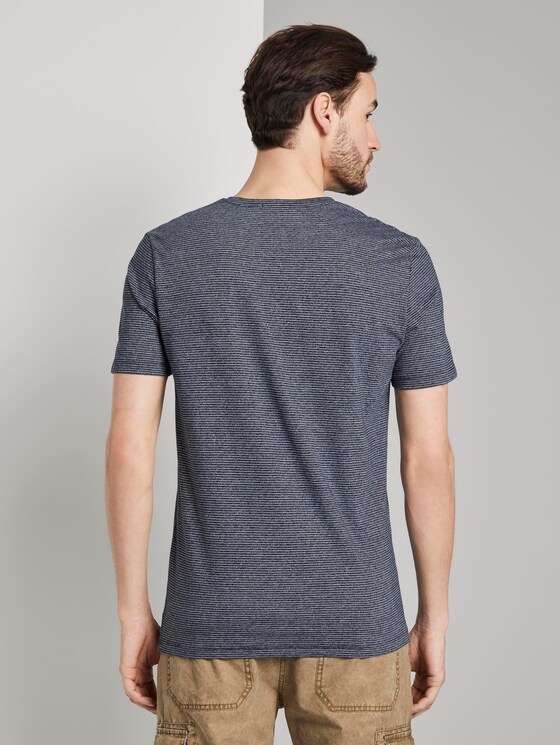 Gestreiftes T-Shirt mit Brusttasche - Männer - navy mocktwist stripe Gestreiftes T-Shirt mit Brusttasche - Männer - navy mocktwist stripe - 2 - TOM TAILOR