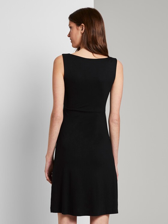 Gemustertes Kleid mit V-Ausschnitt - Frauen - deep black Gemustertes Kleid mit V-Ausschnitt - Frauen - deep black - 2 - TOM TAILOR
