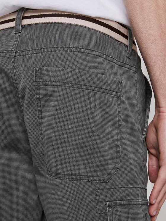 Gemusterte Cargo-Shorts mit Gürtel - Männer - grey small t design Gemusterte Cargo-Shorts mit Gürtel - Männer - grey small t design - 10 - TOM TAILOR