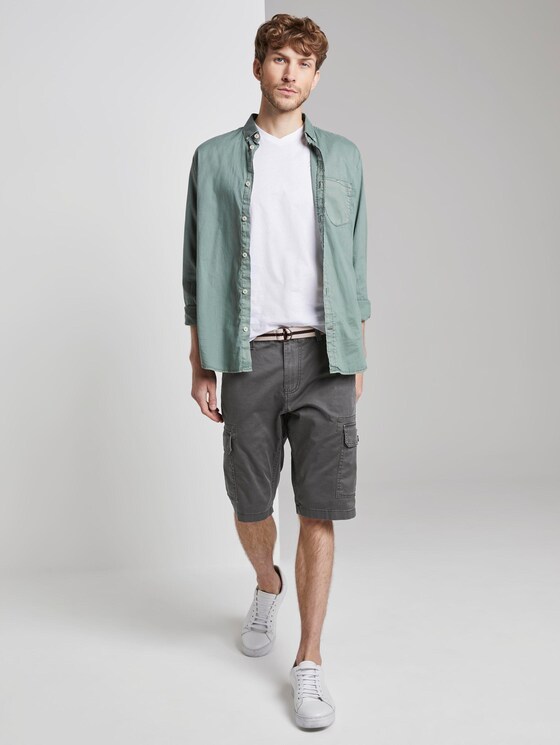 Gemusterte Cargo-Shorts mit Gürtel - Männer - grey small t design Gemusterte Cargo-Shorts mit Gürtel - Männer - grey small t design - 3 - TOM TAILOR