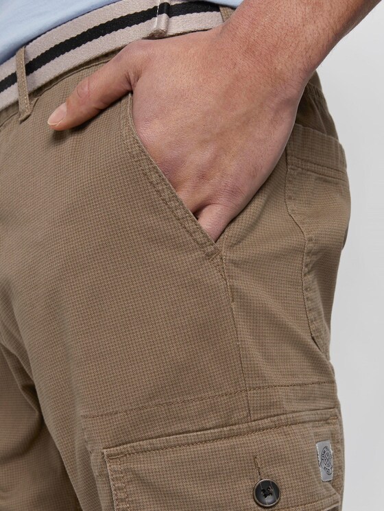 Gemusterte Cargo-Shorts mit Gürtel - Männer - beige small t design Gemusterte Cargo-Shorts mit Gürtel - Männer - beige small t design - 9 - TOM TAILOR