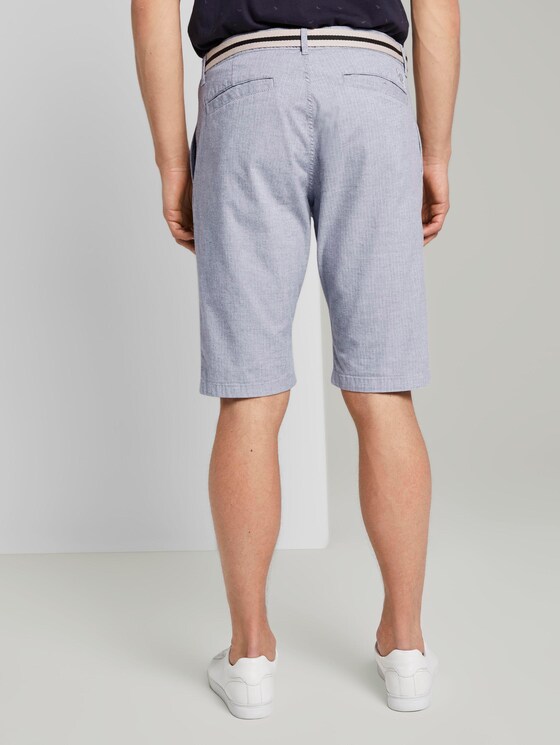Gemusterte Josh Regular Slim Bermuda-Shorts mit Gürtel - Männer - Light Grey Mélange Stripe Gemusterte Josh Regular Slim Bermuda-Shorts mit Gürtel - Männer - Light Grey Mélange Stripe - 2 - TOM TAILOR
