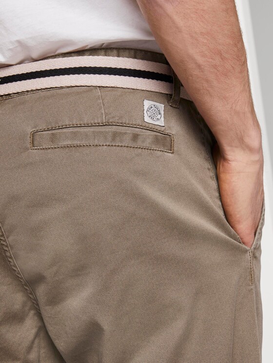 Gemusterte Josh Regular Slim Bermuda-Shorts mit Gürtel - Männer - beige rhomb design Gemusterte Josh Regular Slim Bermuda-Shorts mit Gürtel - Männer - beige rhomb design - 10 - TOM TAILOR