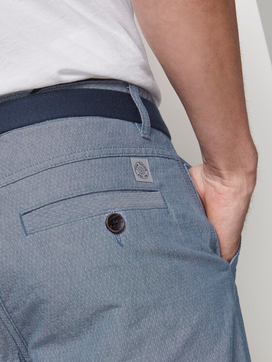 Gemusterte Josh Regular Slim Baumwoll-Shorts mit Gürtel - Männer - Light Blue Minimal Indigo Gemusterte Josh Regular Slim Baumwoll-Shorts mit Gürtel - Männer - Light Blue Minimal Indigo - 10 - TOM TAILOR