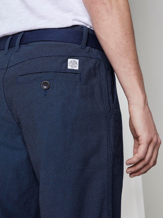 Gemusterte Josh Regular Slim Baumwoll-Shorts mit Gürtel - Männer - Indigo Dots Gemusterte Josh Regular Slim Baumwoll-Shorts mit Gürtel - Männer - Indigo Dots - 10 - TOM TAILOR