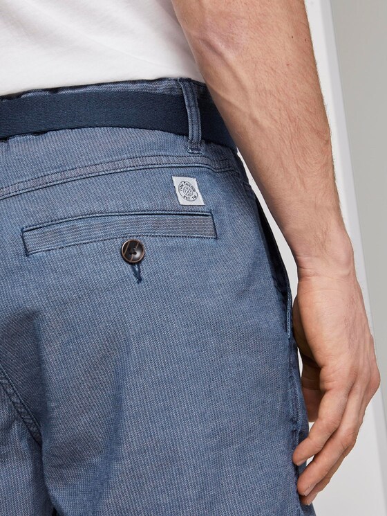 Gemusterte Josh Regular Slim Baumwoll-Shorts mit Gürtel - Männer - indigo zig zag structure Gemusterte Josh Regular Slim Baumwoll-Shorts mit Gürtel - Männer - indigo zig zag structure - 10 - TOM TAILOR