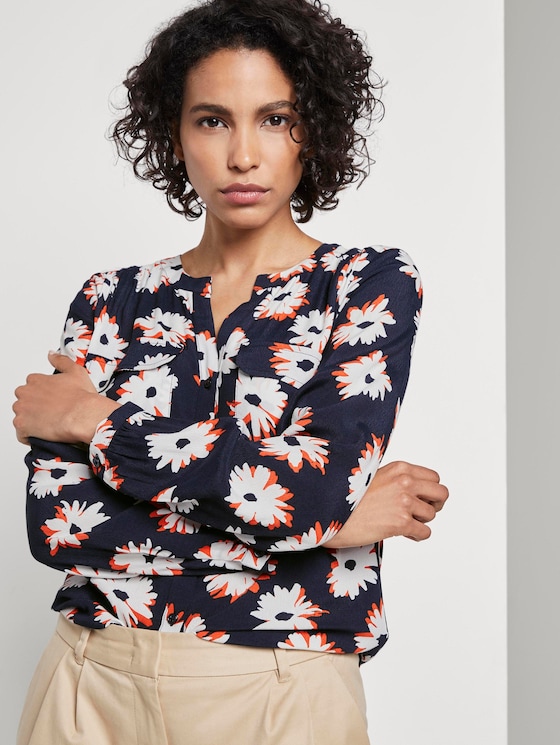 navy floral print
