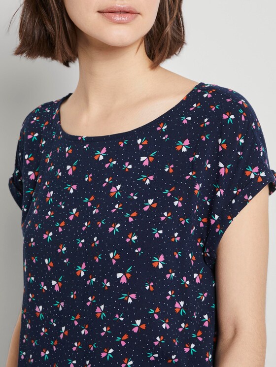 Gemustertes T-Shirt mit Cut-Out - Frauen - navy flower print Gemustertes T-Shirt mit Cut-Out - Frauen - navy flower print - 9 - TOM TAILOR Denim