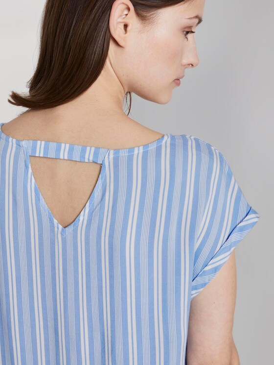 Gemustertes T-Shirt mit Cut-Out - Frauen - light blue vertical stripe Gemustertes T-Shirt mit Cut-Out - Frauen - light blue vertical stripe - 9 - TOM TAILOR Denim