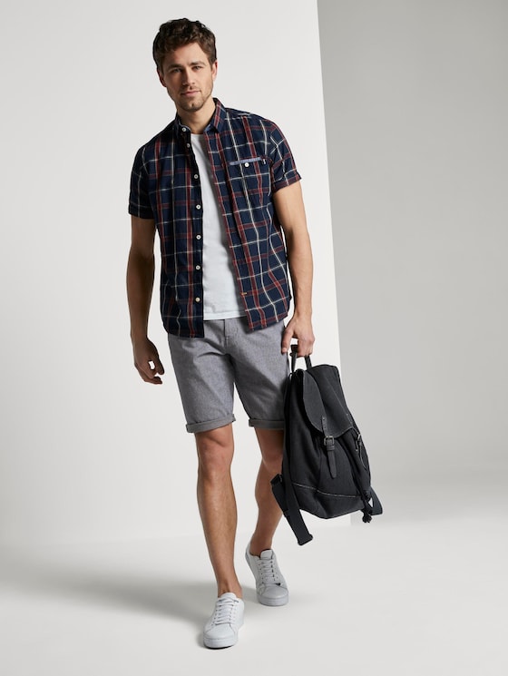 Textured Chino shorts with a key chain - Men - blue structure Textured Chino shorts with a key chain - Men - blue structure - 3 - TOM TAILOR