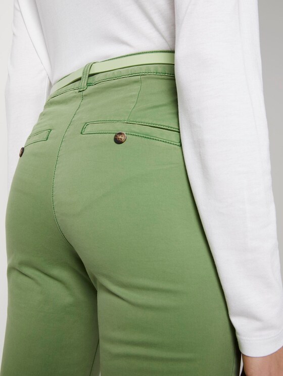 Schlichte Chino mit Gürtel - Frauen - sundried turf green Schlichte Chino mit Gürtel - Frauen - sundried turf green - 9 - TOM TAILOR