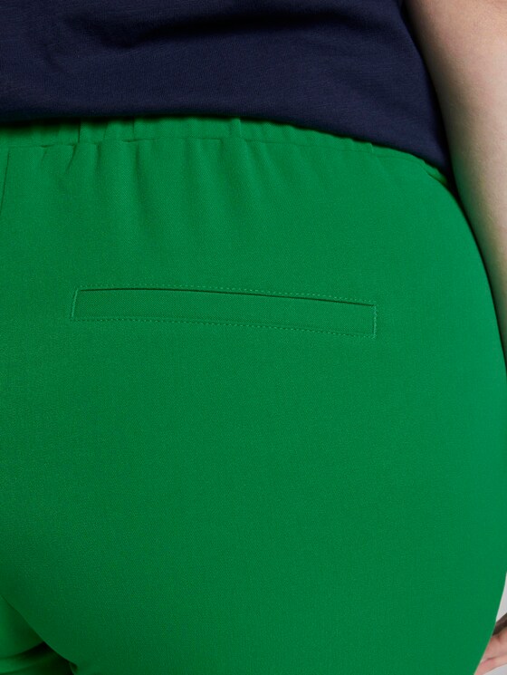 Schlichte Bundfaltenhose - Frauen - gras green Schlichte Bundfaltenhose - Frauen - gras green - 10 - My True Me