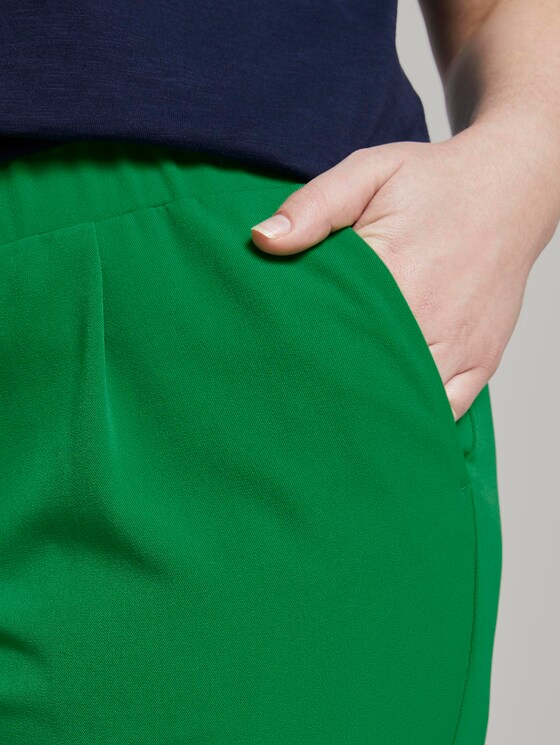 Schlichte Bundfaltenhose - Frauen - gras green Schlichte Bundfaltenhose - Frauen - gras green - 9 - My True Me
