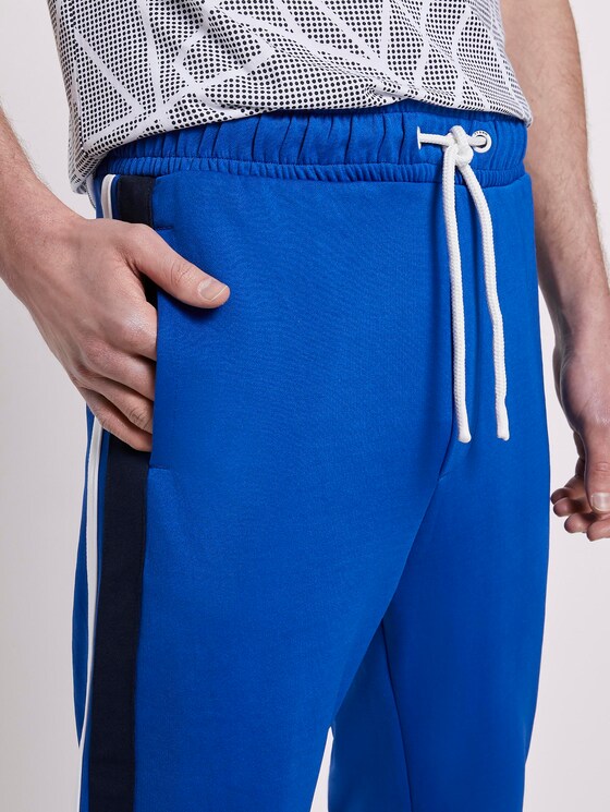 Jogginghose mit Tape - Männer - bright king blue Jogginghose mit Tape - Männer - bright king blue - 10 - TOM TAILOR Denim