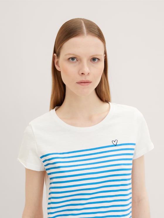 Striped T-shirt with a small embro